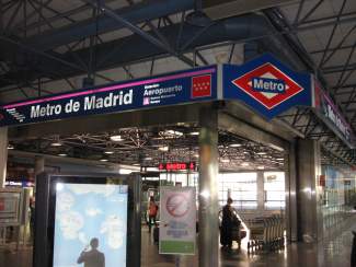 styles medium public images blog posts Adam Dupuis 2016 01 26 Aeropuerto Madrid metro