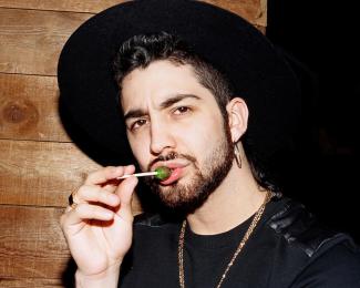 styles medium public images blog posts Adam Dupuis 2016 04 24 sedarlicious photos of a new yorks biggest gay passover party 284 1461282342 size 1000