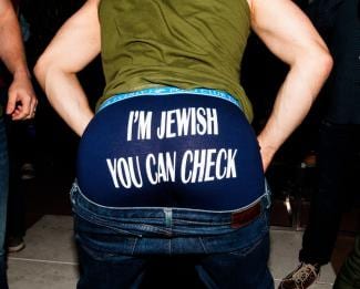 styles medium public images blog posts Adam Dupuis 2016 04 24 sedarlicious photos of new yorks biggest gay passover party body image 1461356907 size 1000