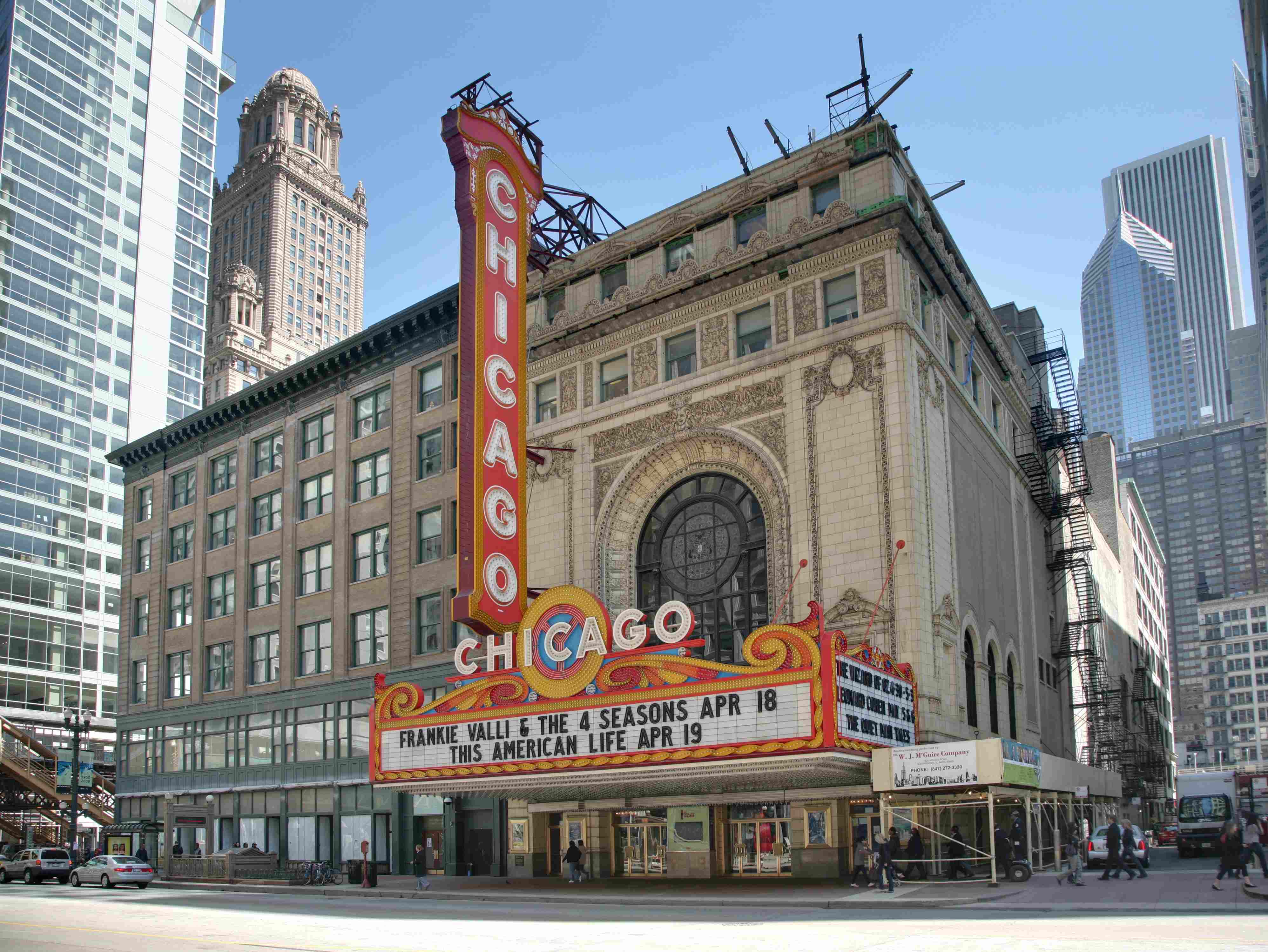 Chicago_Theatre_blend.jpg