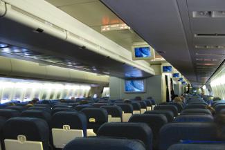 styles medium public images blog posts Adam Dupuis 2016 12 06 United Airlines B747 422 Economy cabin