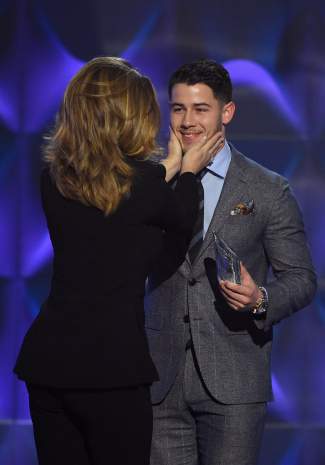 Not sure if I want to be the pincher or the pinchee! styles medium public images blog posts Adam Dupuis 2016 12 12 Czho9inW8AArabm