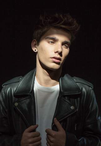 Singer Dyllan Murray styles medium public images blog posts Adam Dupuis 2017 01 13 0aacd01d 5b2c 4ea8 a73f 17cdb424c919