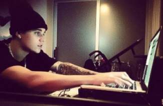 The real Biebs at his laptop. styles medium public images blog posts Adam Dupuis 2017 03 09 computer