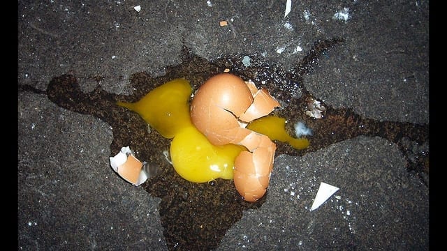 broken_eggs_816990_ver1.0_640_360.jpg