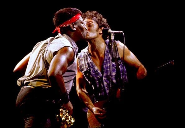 Springsteen-Clemons Kiss.jpg