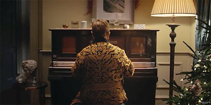 elton-back-700.jpg