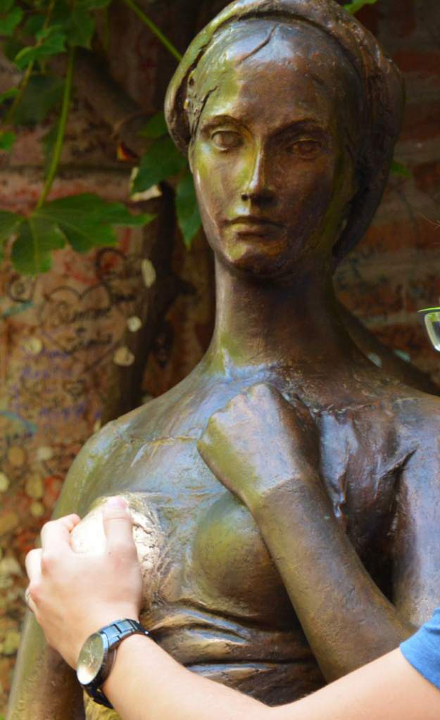 styles large public images blog posts Adam Dupuis 2019 01 13 statue of juliet being groped1