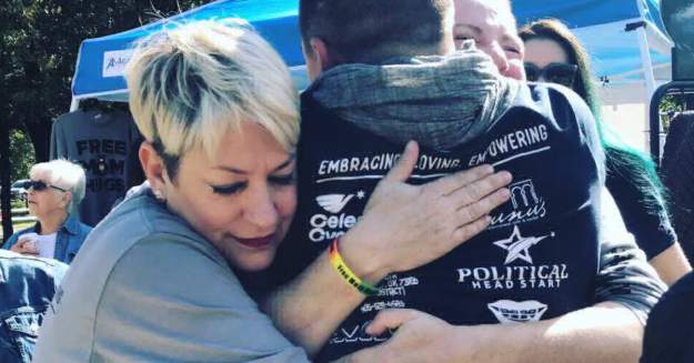 Sara Cunningham participants at a Pride event / Image via Free Mom Hugs styles large public images blog posts Devin Randall 2019 01 06 44602230 575552596208886 568024100799250432 n 960x960 2