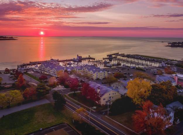 styles large public images blog posts Ryan Shea 2019 02 13 fall sunrise mainstreetandhotel