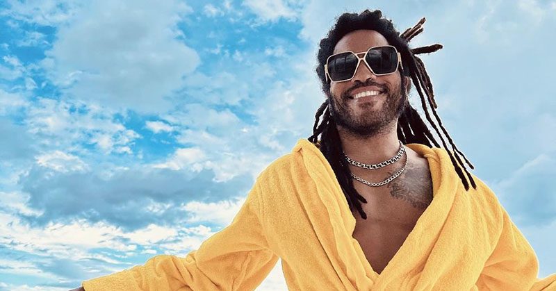 Rock star Lenny Kravitz bared his bodacious backside for the new year.