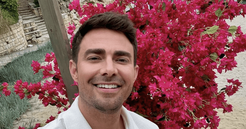 Jonathan Bennett earns a place at the Smithsonian with the first gay Christmas kiss