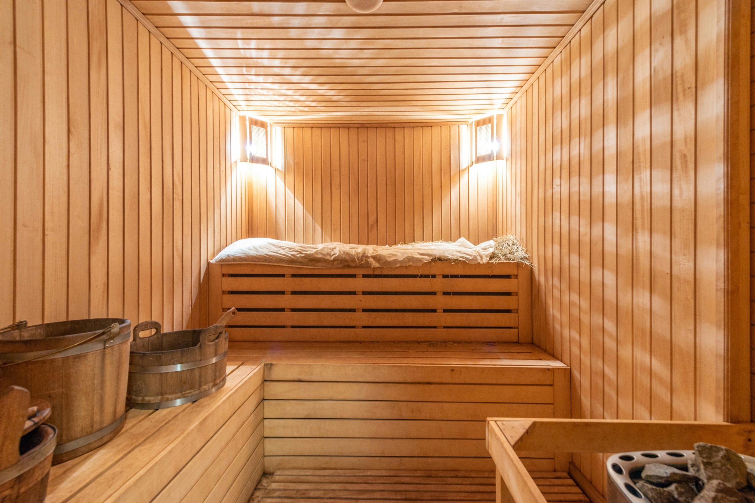 https://www.pexels.com/photo/interior-of-sauna-8092430/