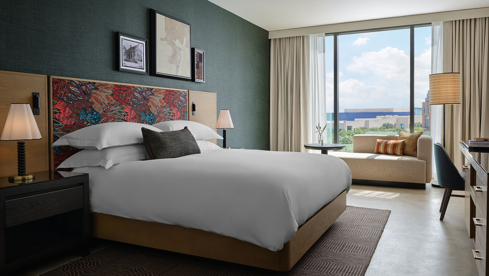 hemisfair suite bedroom 224a8aee