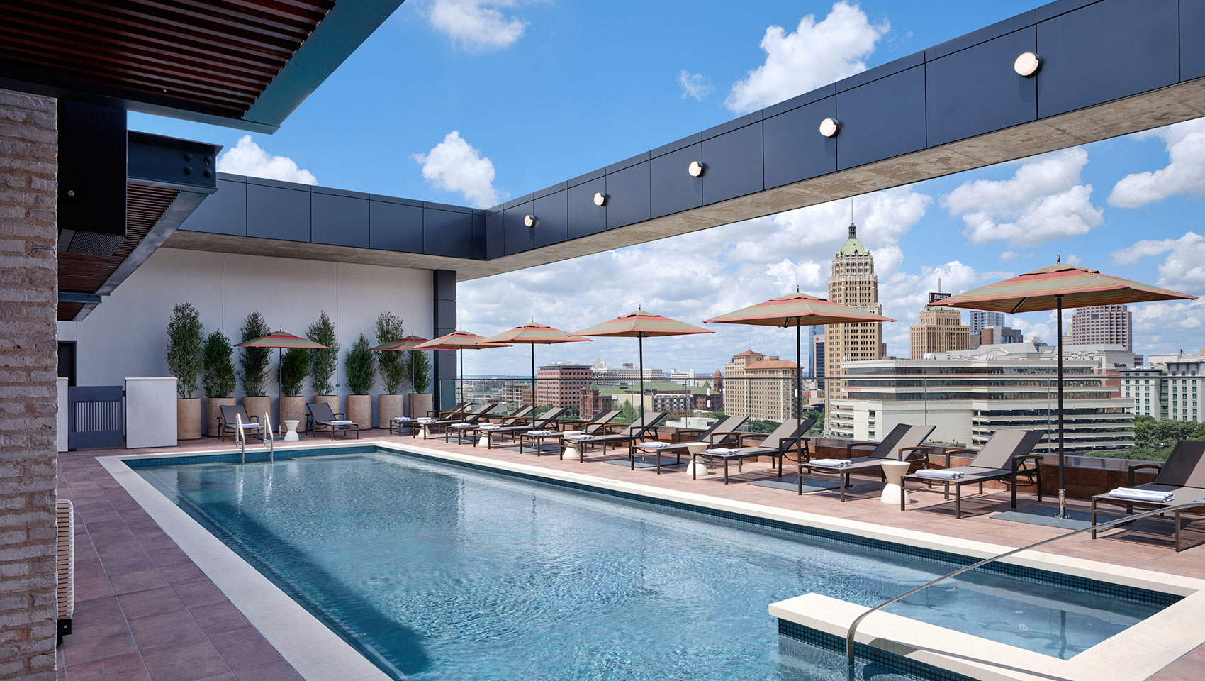 rooftop pool6 1d7c0435